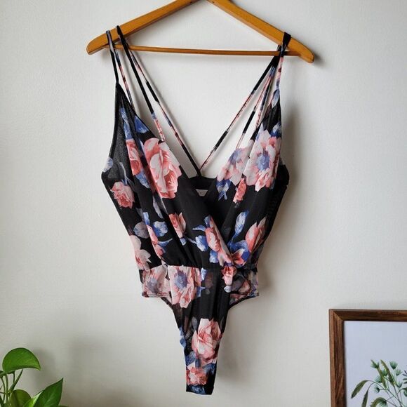 NWT LUSH DEEP V SURPLICE STRAPPY BODYSUIT SZ M - Picture 1 of 12